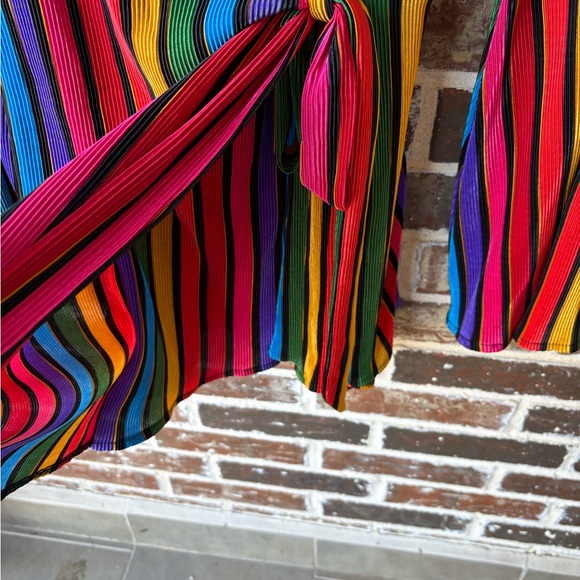 Show Me Your MuMu Caleb Romper Size Medium Rainbow Parade Pleat - Picture 12 of 16